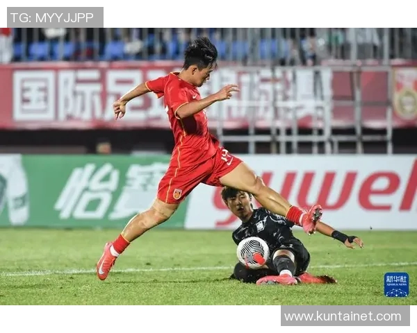 中国与韩国足球赛场冲突引发热议双方球员为何频频发生肢体冲突