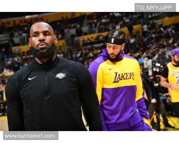 湖人对决太阳的精彩瞬间回顾与赛季展望分析