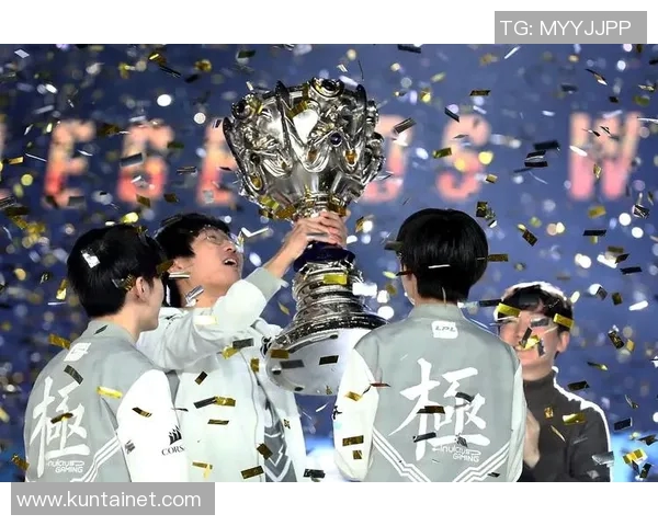 英雄联盟背后的故事：IG战队的荣耀与奋斗之路全景回顾